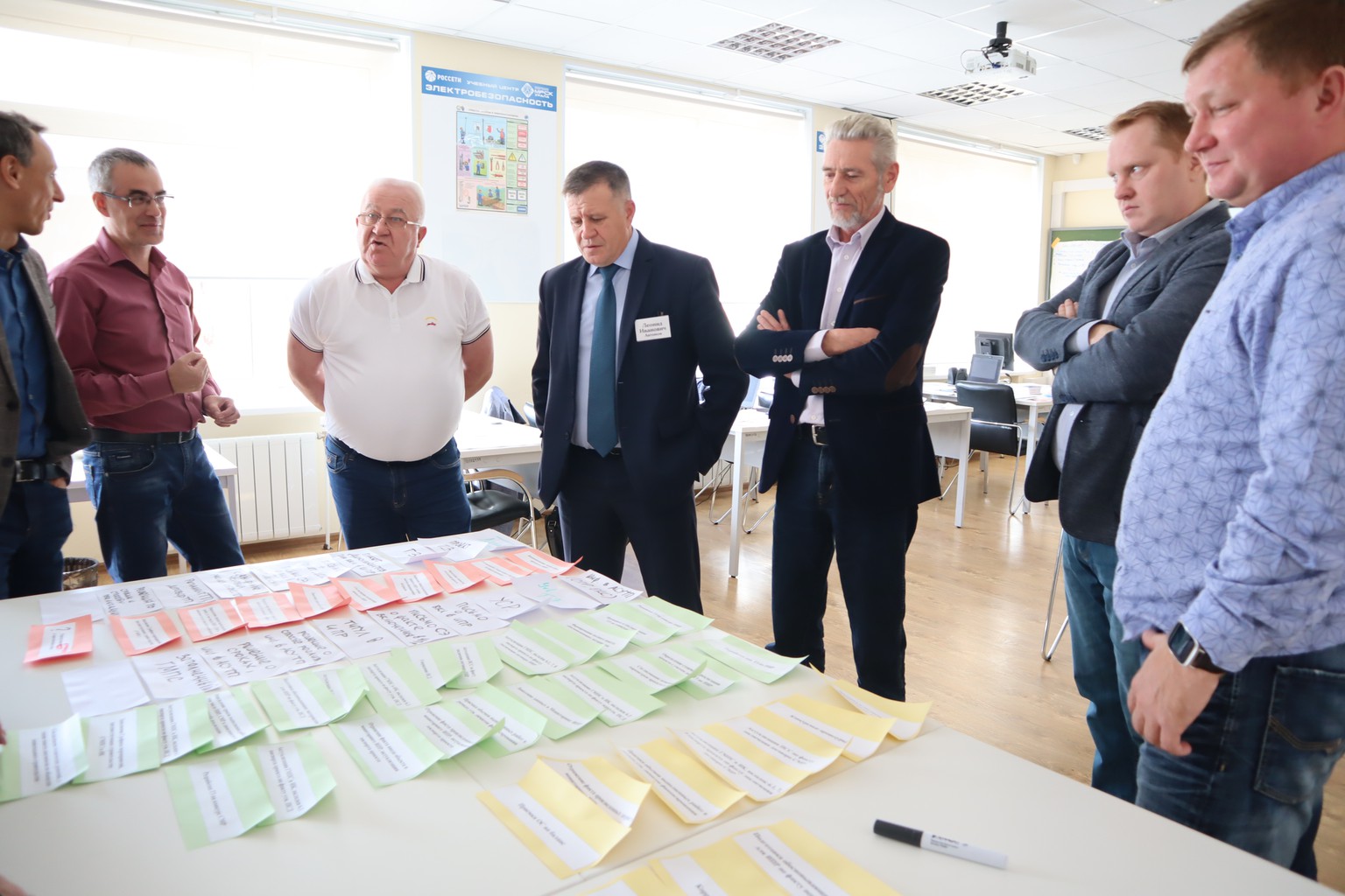 Мрск урала логотип. Россети урал логотип. Мрск урала свердловэнерго. Мрск урала пермэнерго. Россети урал челябэнерго логотип.